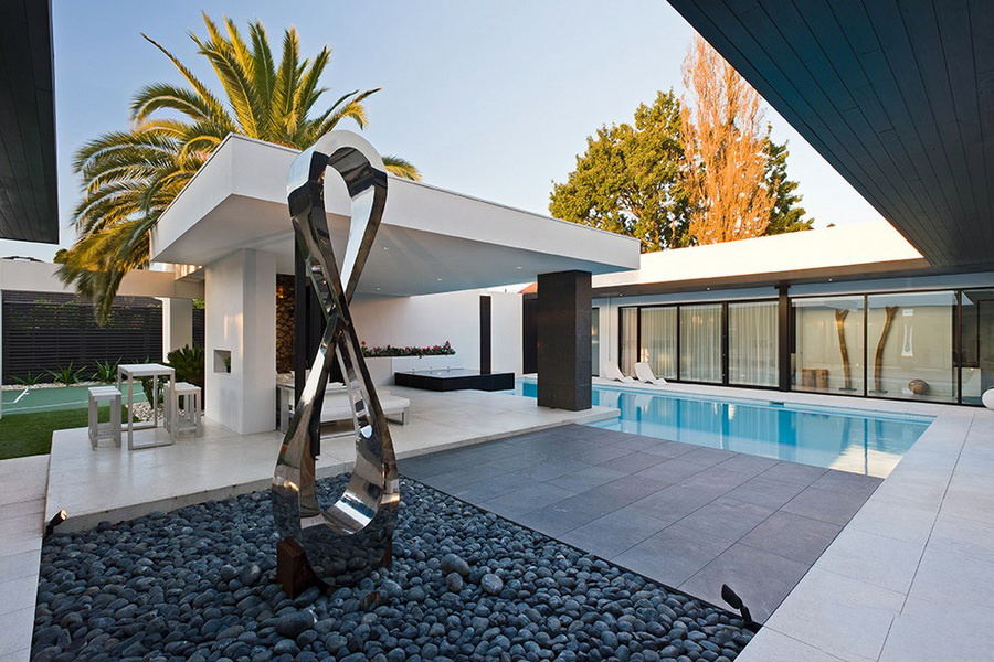 <b>私家游泳池如何設(shè)計建造呢？</b>