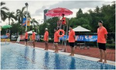 游泳池游泳時戴泳帽的好處！