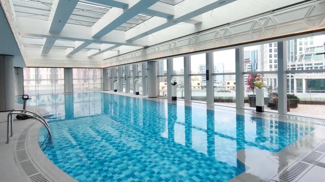 <b>上海酒店界又迎來了一個(gè)低氯泳池，就在南京東路！</b>