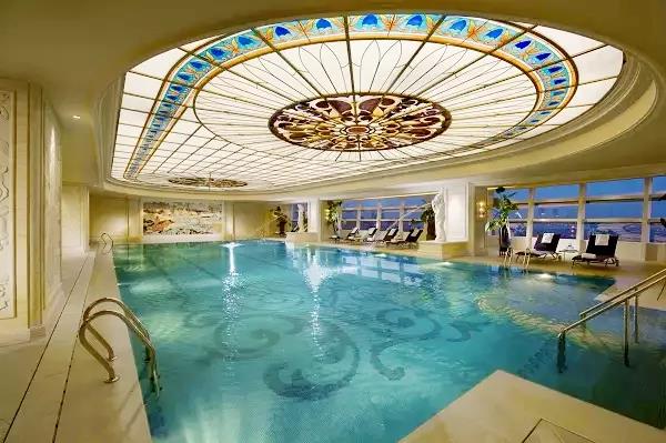 室內(nèi)游泳館怎么選擇泳池加熱設(shè)備呢？