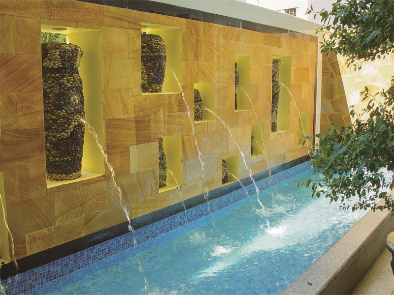 泳池清潔機(jī)器人是否容易操作？戴思樂帶你輕松駕馭，享受智能清潔的魅力！