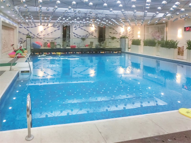 <b>游泳池水質(zhì)處理方法？告別游泳池水質(zhì)問題，泳池專業(yè)公司教您專業(yè)處理！</b>