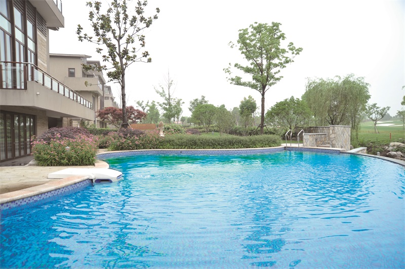 還在手動(dòng)清潔泳池水底？這款游泳池吸塵器了解一下！