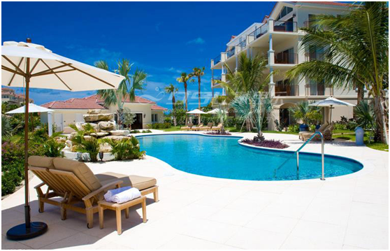 低氯泳池水處理系統(tǒng)怎么解決水質(zhì)問題？