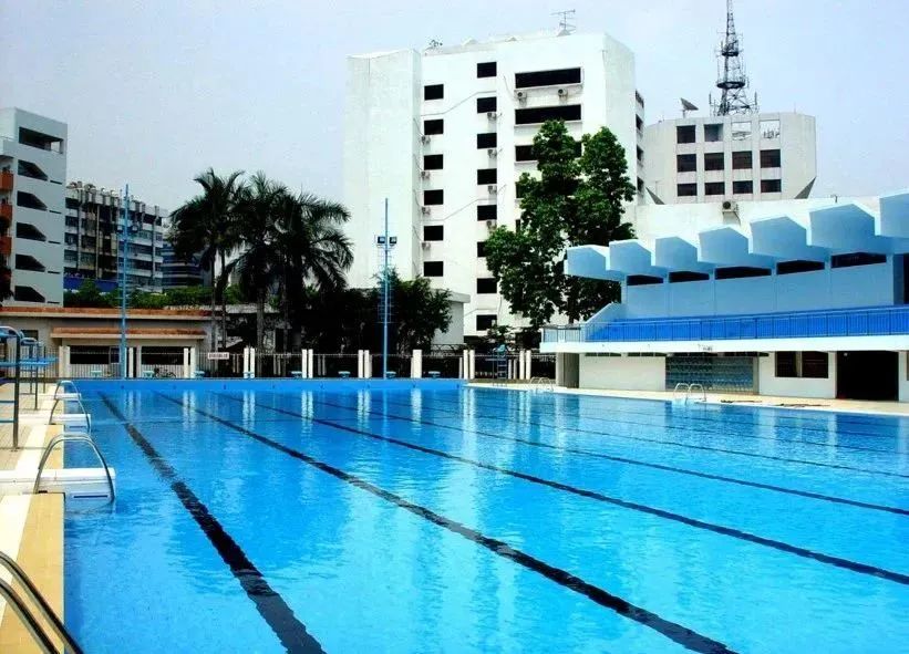 智能游泳池機器人,游泳池機器人,游泳池吸污機