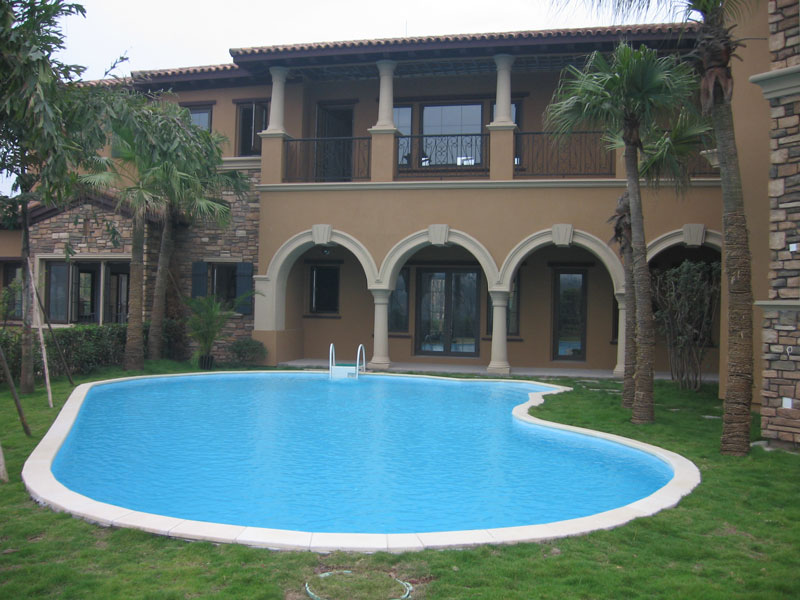 別墅自建泳池，水處理設(shè)備選一體化的好還是傳統(tǒng)的好？